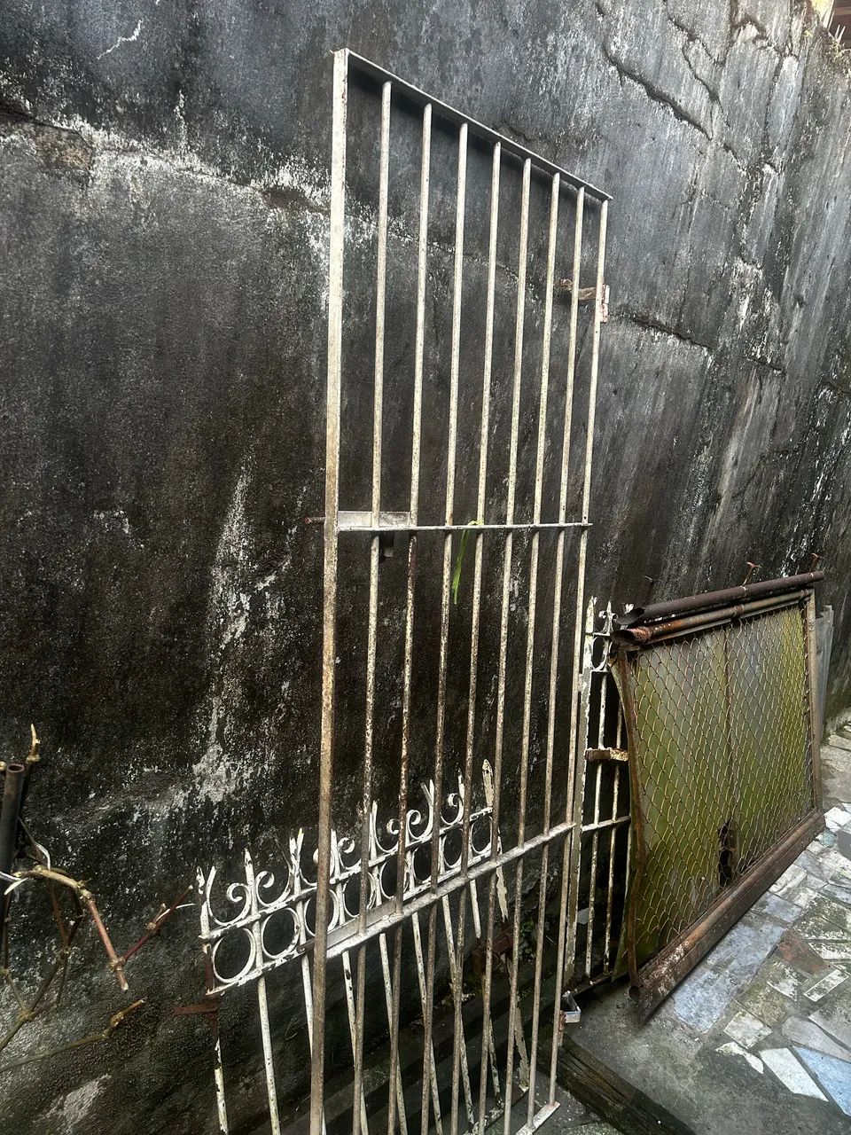 Vendo grade tamanho padrão de porta 