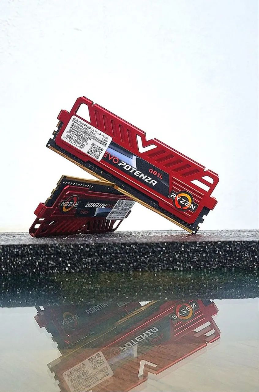 DUAS MEMÓRIAS RAM DDR4 2X8GB 