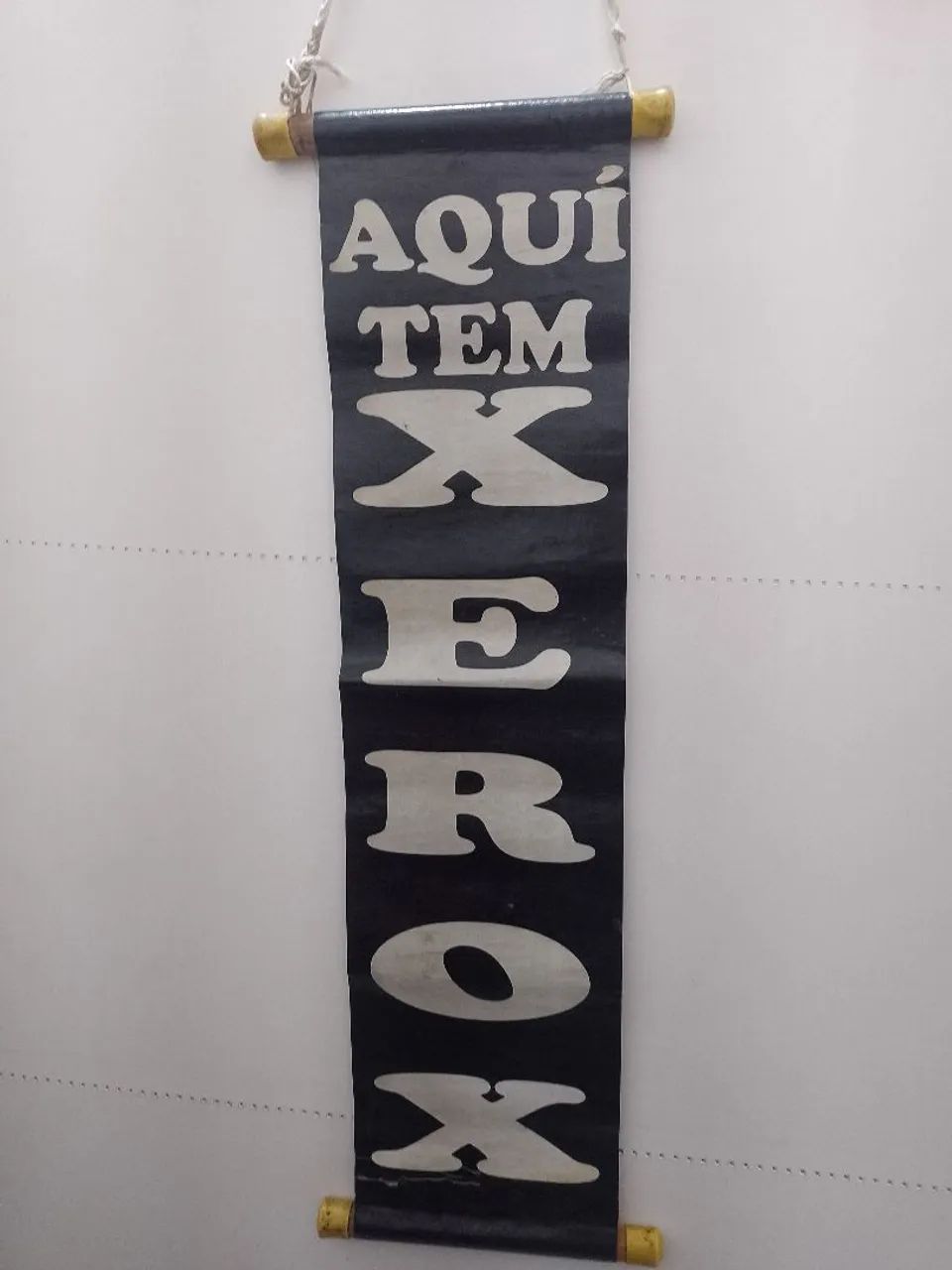 Vende se placa Aqui tem xerox