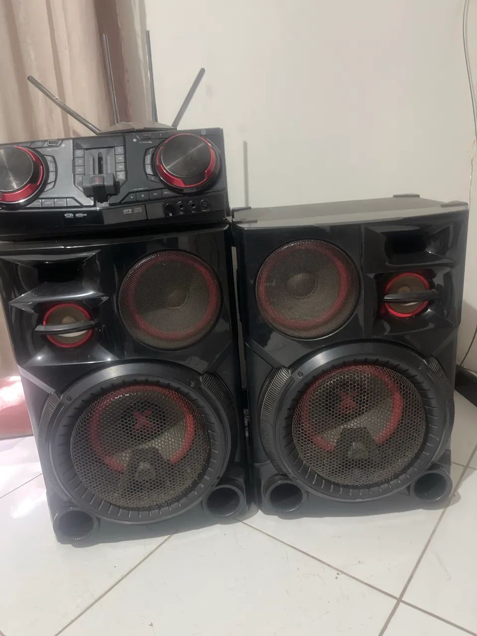 Vendo 2 caixas de som LG Cj98 funcionando perfeitamente 