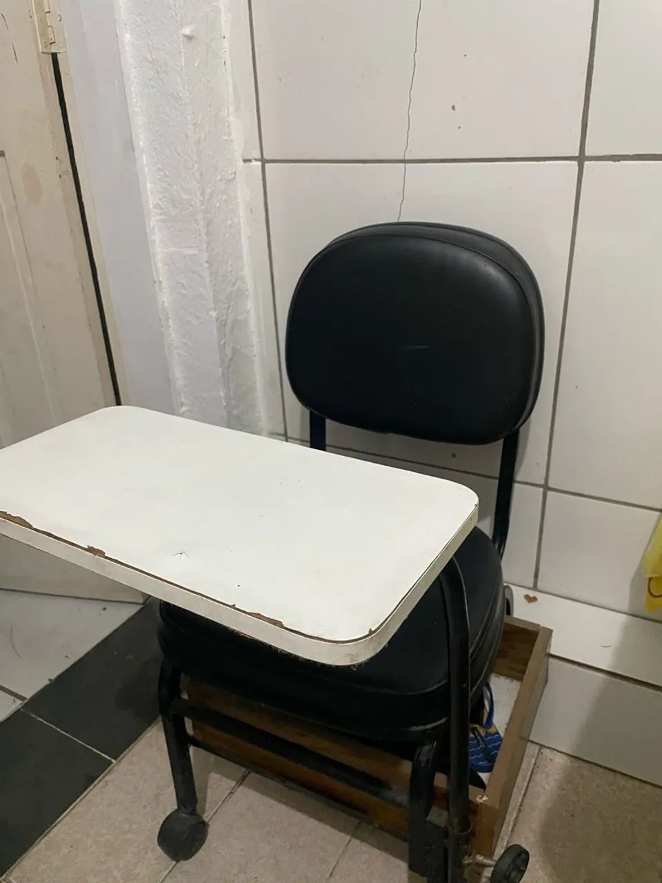 Vendo cadeira de manicure  - Foto 2