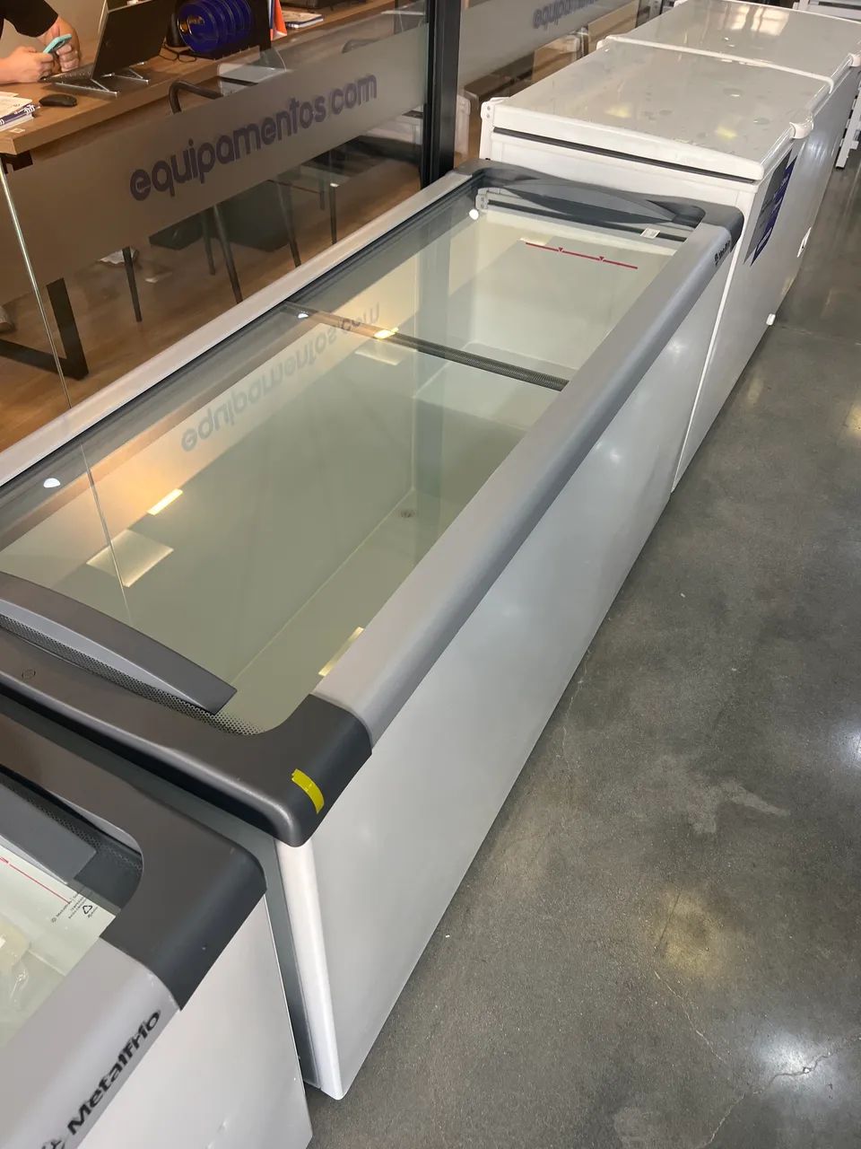 Freezer horizontal - expositor - Metalfrio - 505 litros  - Foto 2