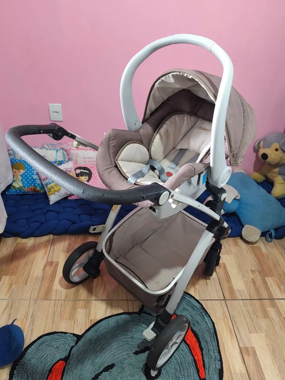 Carrinho de bebê da Galzerano com bebê conforto - Foto 4