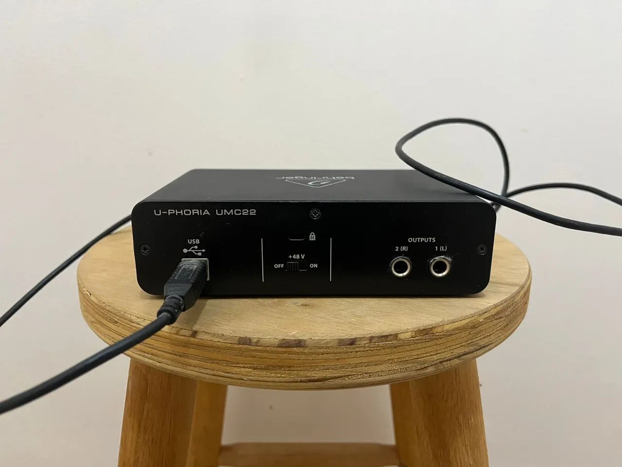 Interface de Áudio Behringer U-Phoria UMC22 - USB 2x2 - Impecável. - Foto 3
