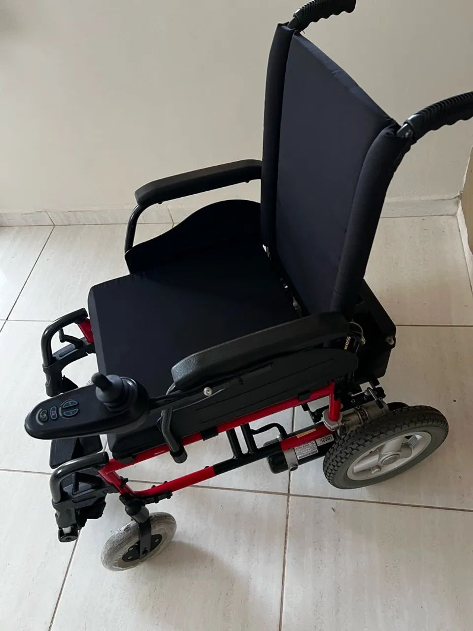 Cadeira de roda motorizada  - Foto 2
