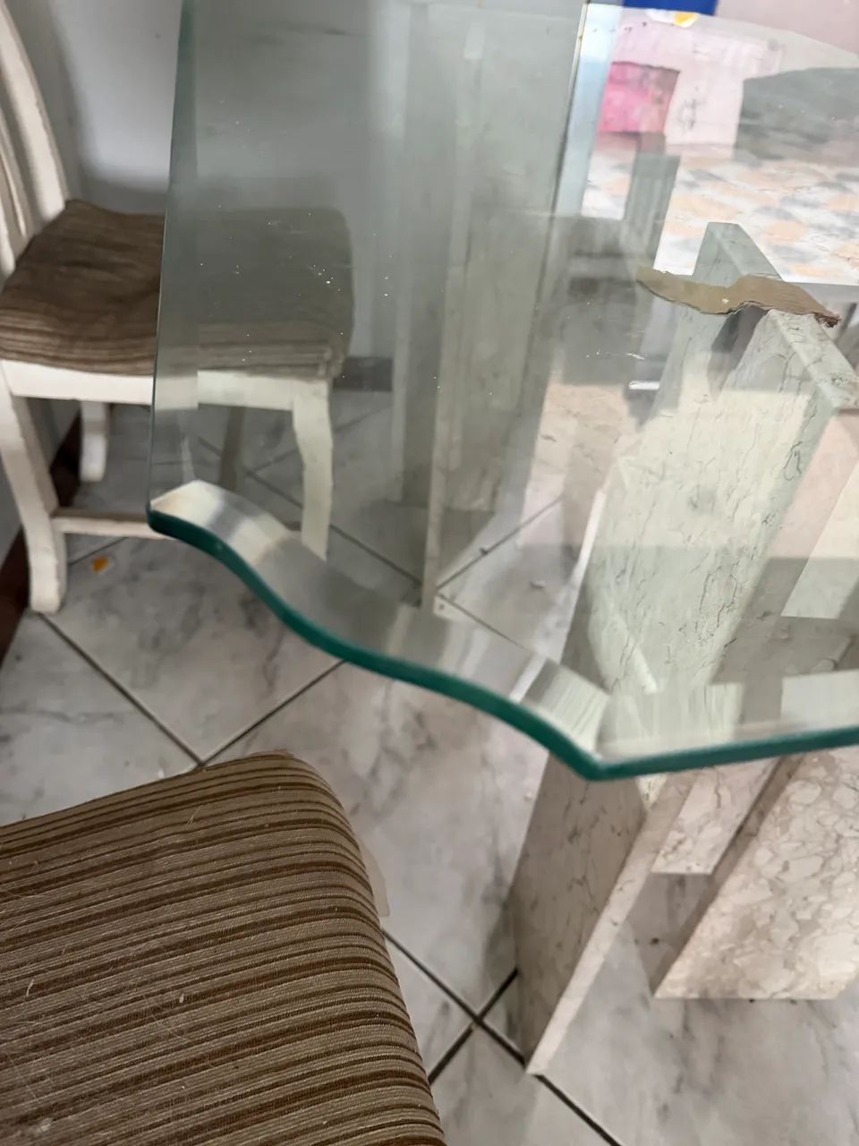Mesa com 4 cadeiras e tampa de vidro  - Foto 5