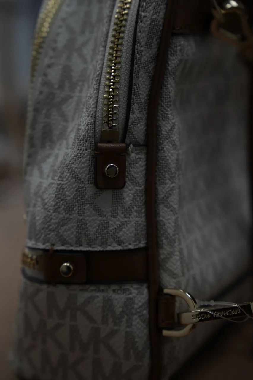 Mochila Michael Kors Rhea Mini Vanilla - Foto 4