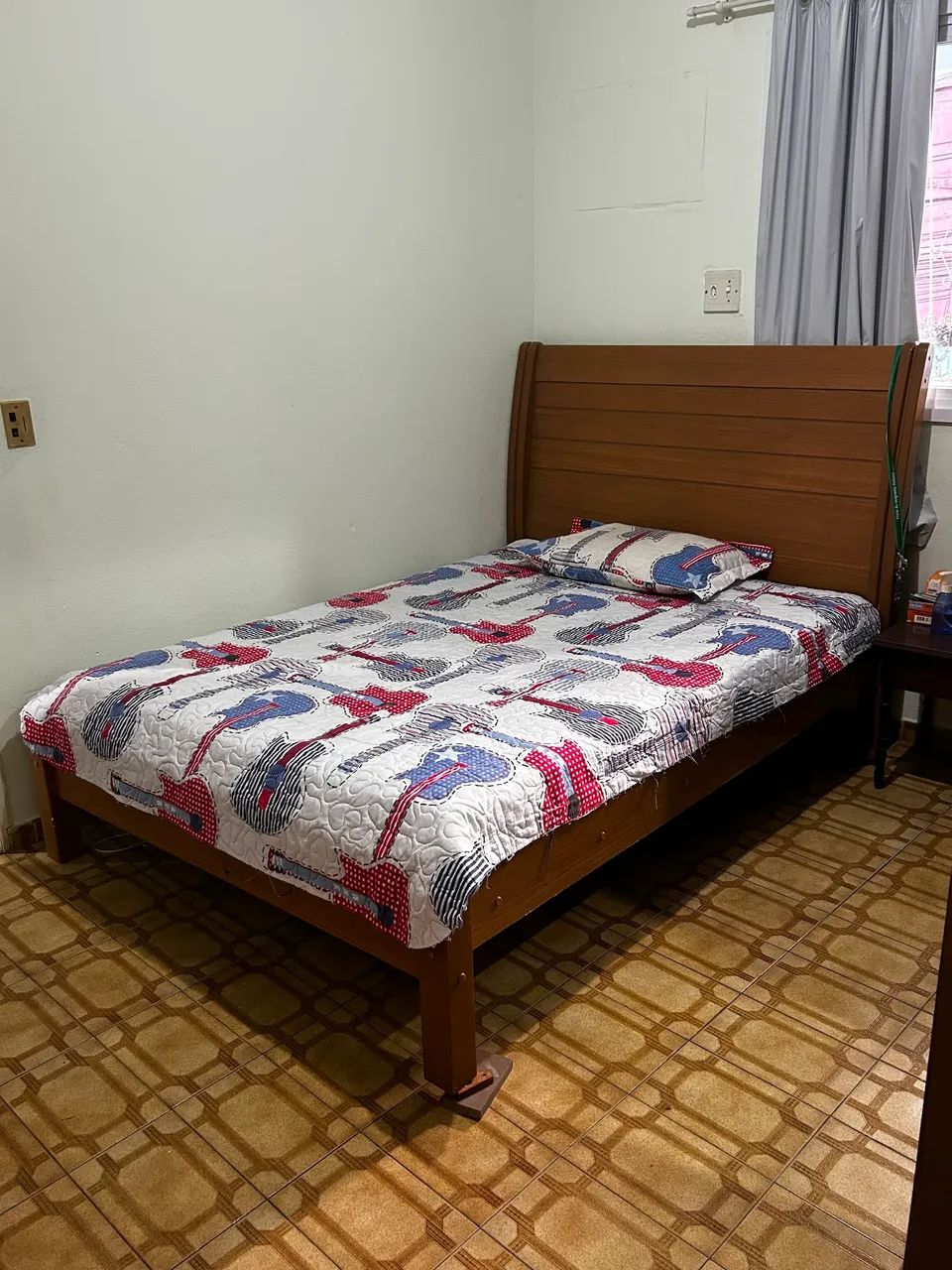 Cama de casal com colchão 