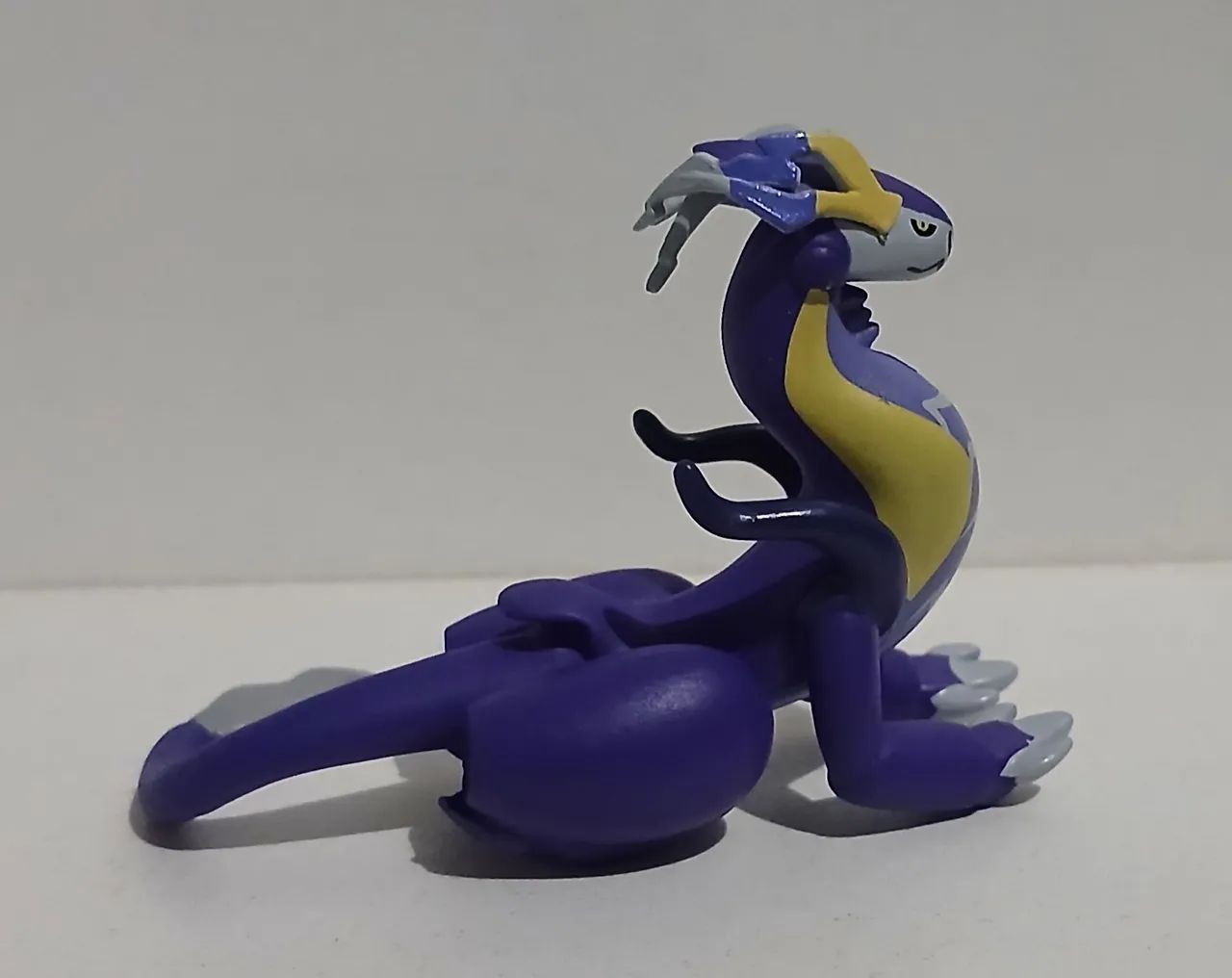 BONECO ACTION FIGURE MINIATURA POKEMON MIRAIDON - Foto 2