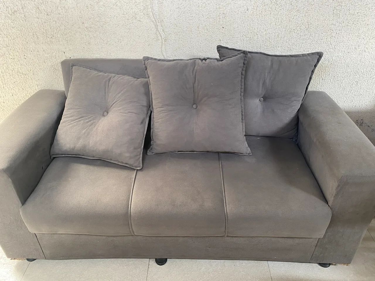 Vendo sofá três lugares  - Foto 2