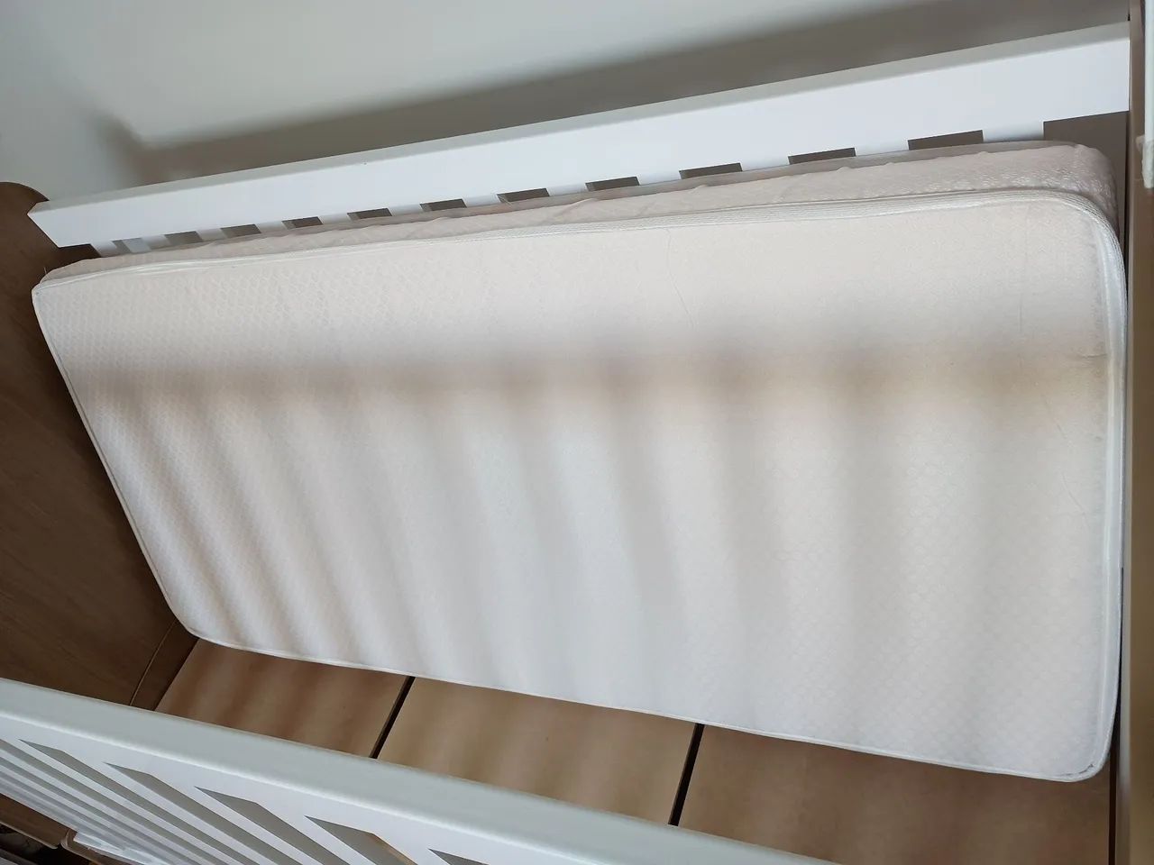 Berço que vira mini cama + colchão 