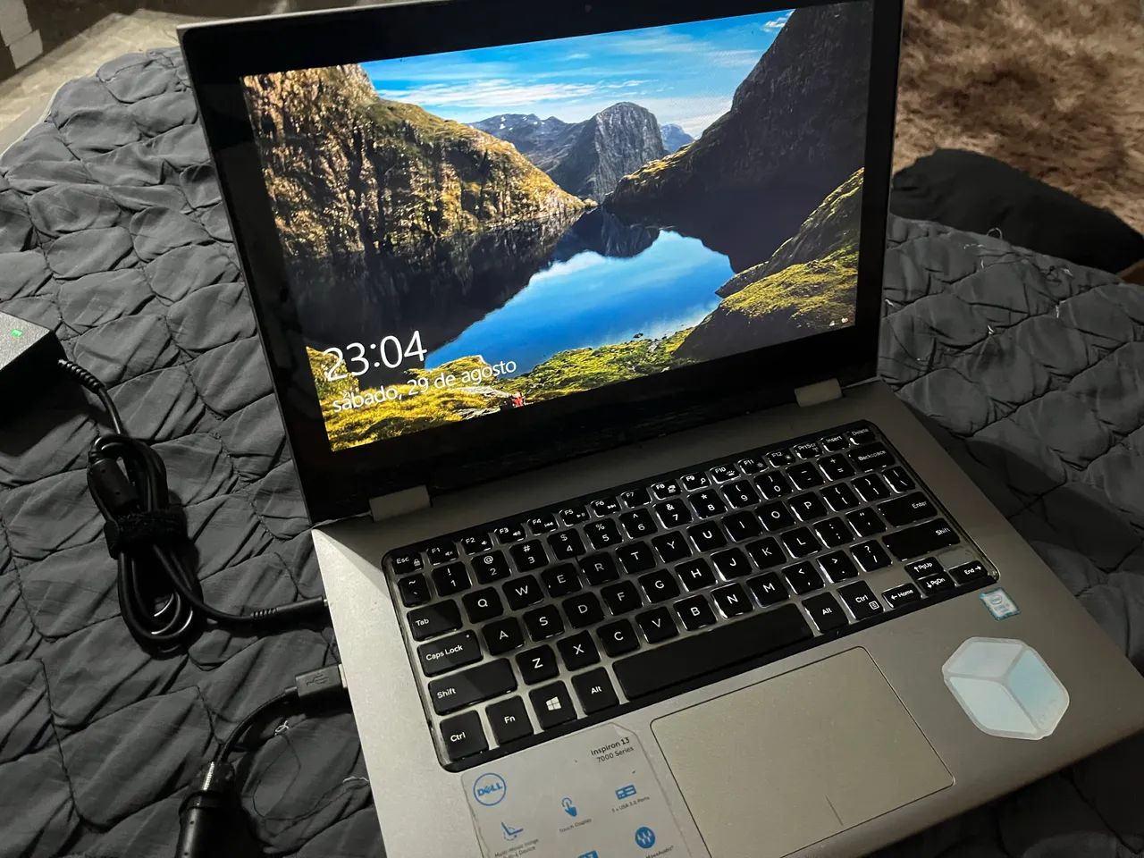 Notebook Dell Com touch na tela e dobrável 360 