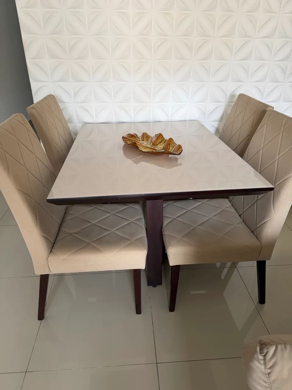 Conjunto mesa com 4 cadeiras