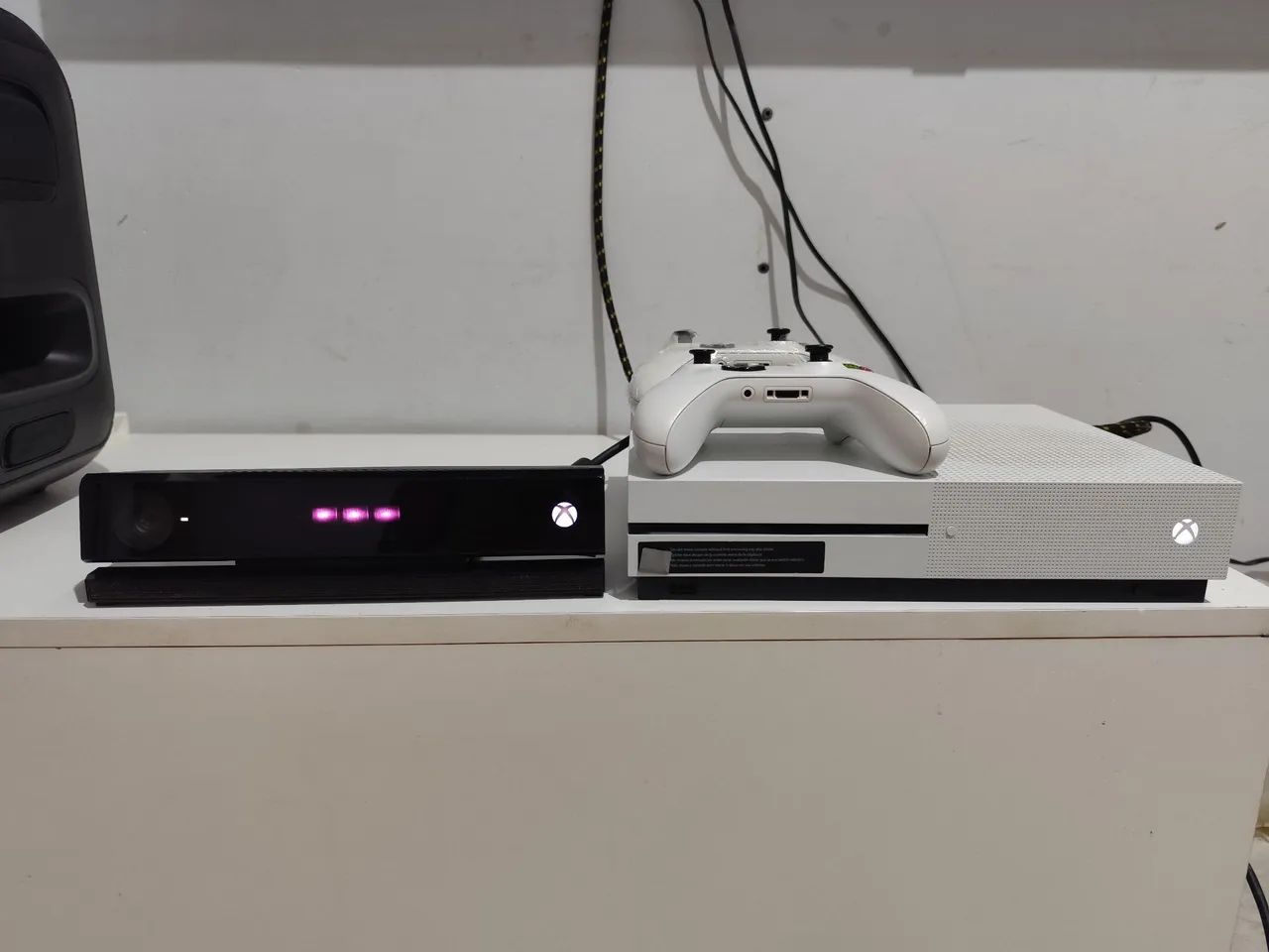 Xbox One S Branco + 2 Controles + Kinect  - Foto 3
