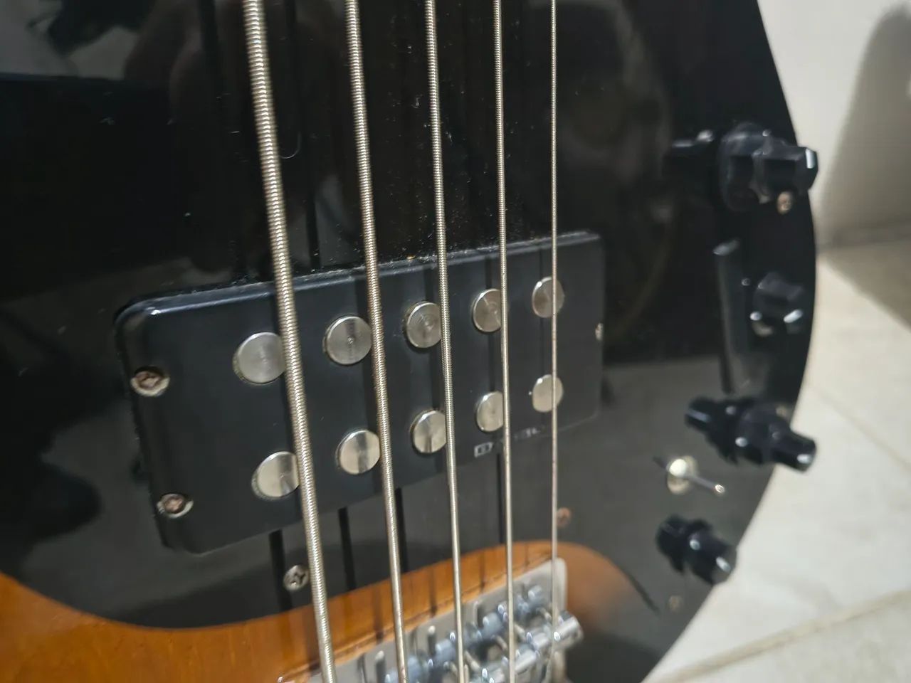 BAIXO LUTHIER PIRES MUSIC MAN 5 CORDAS - Foto 5