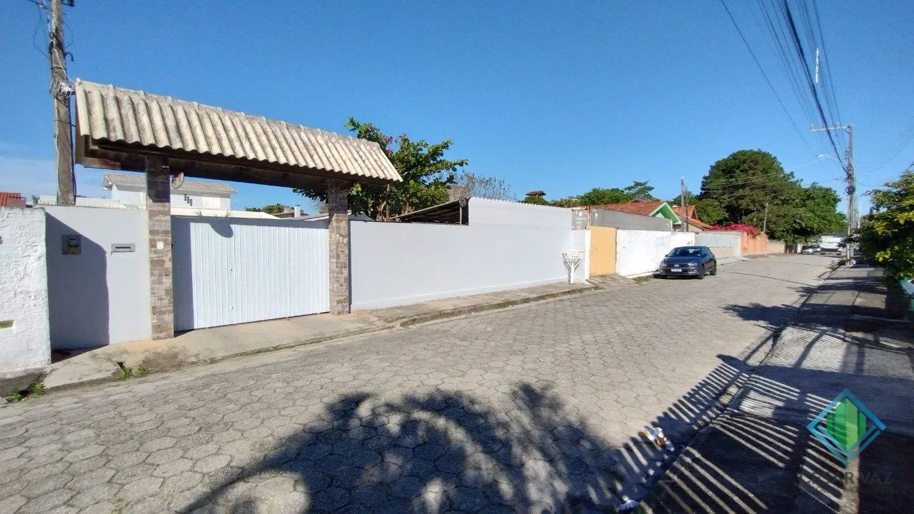 Casa com amplo terreno na Praia do Campeche.