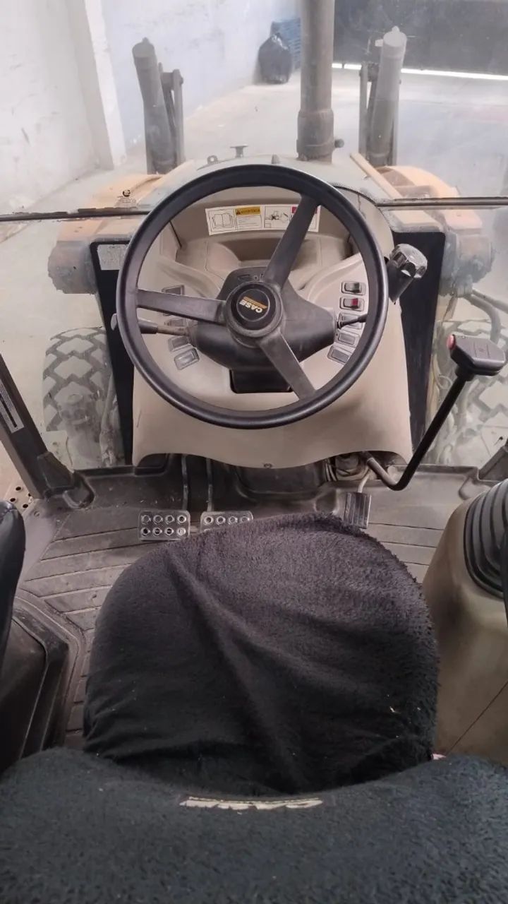 Retroescavadeira Case 580N 4x4 - Ano 2015  - Excelente Estado - Foto 4