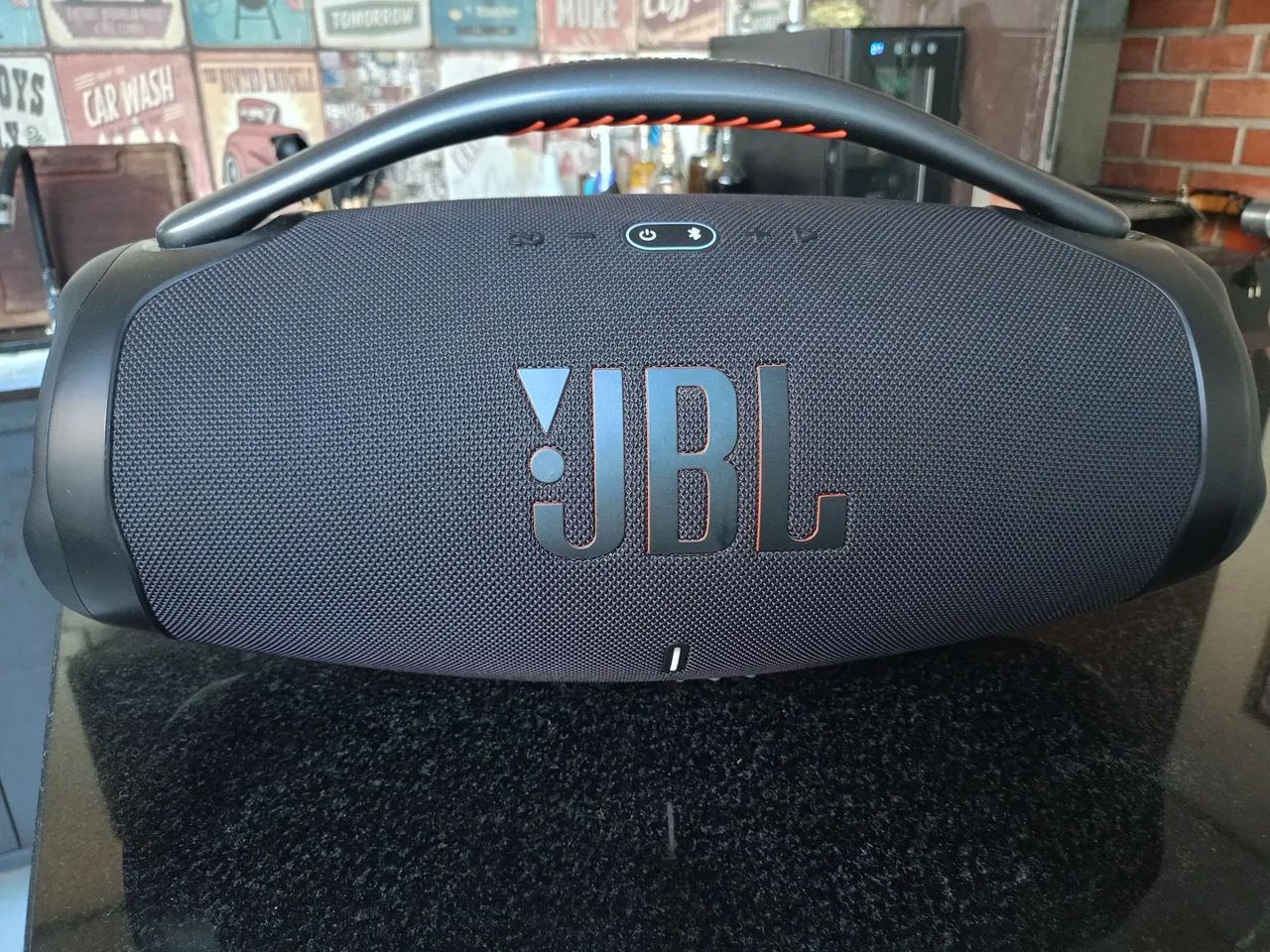 Vendo uma JBL Bombox 3 , nova com capa adicional.