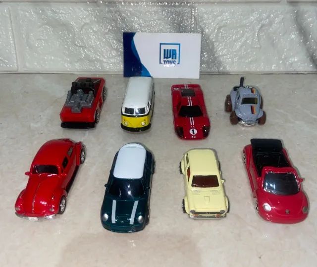 Lote com 8 carrinhos de ferro hot wheels e similares fusca e kombi 