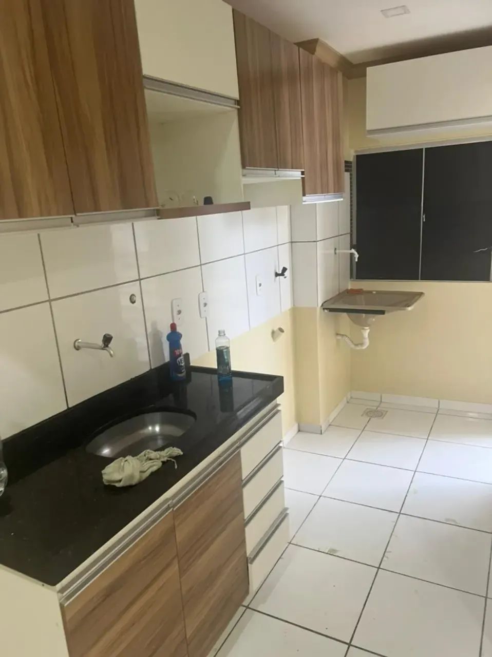 Alugo apartamento de 2 quartos sendo 1 suíte