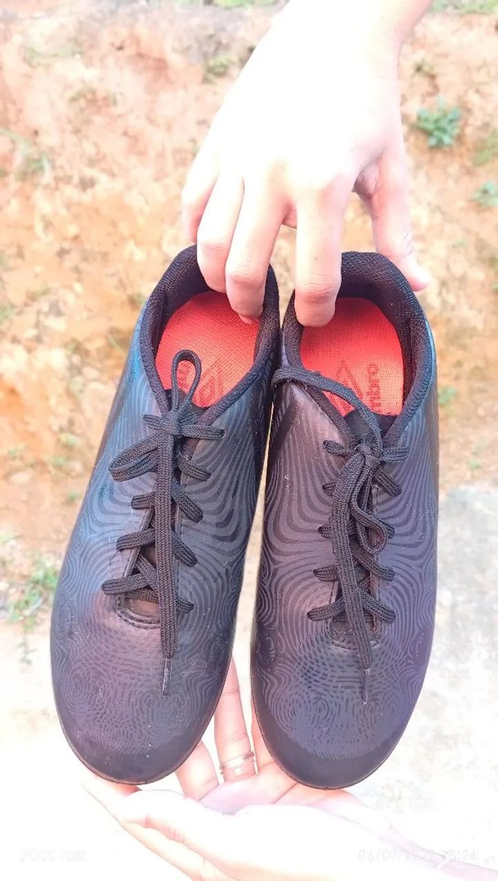 Chuteira society umbro 