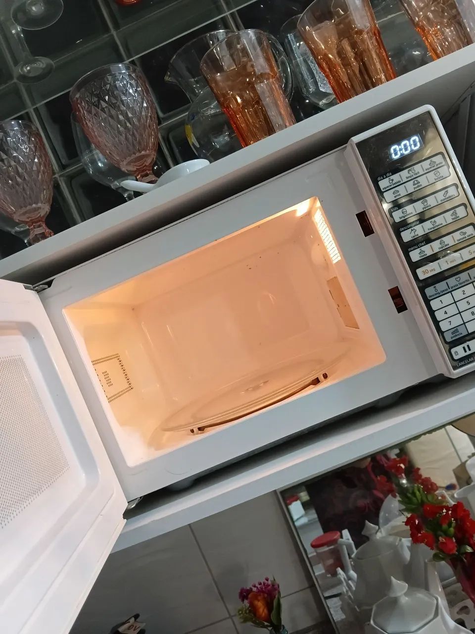 MICROONDAS BRANCO 21 LITROS COM FRENTE ESPELHADA  - Foto 5