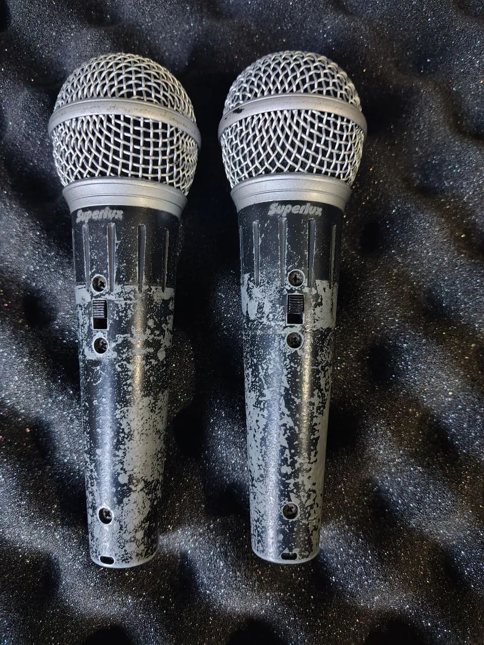 2 Microfones Profissionais Dinamic Super Lux 