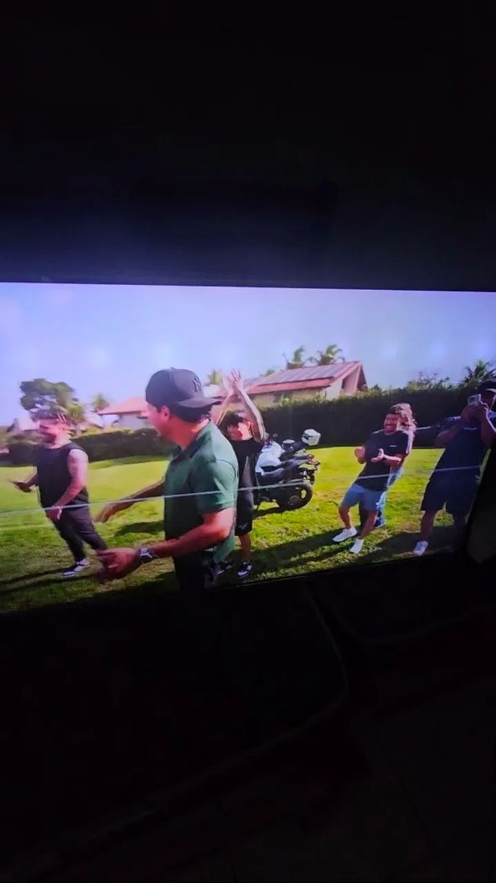 Tv LG 47 pol. funcionando com manchas na imagem.