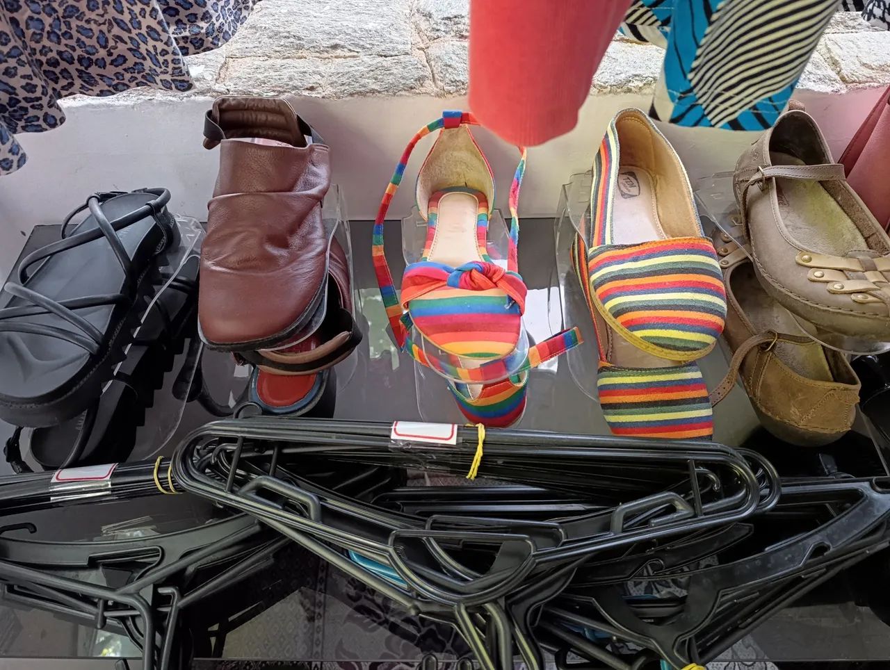 Lote de roupas e calçados para brechó  - Foto 3