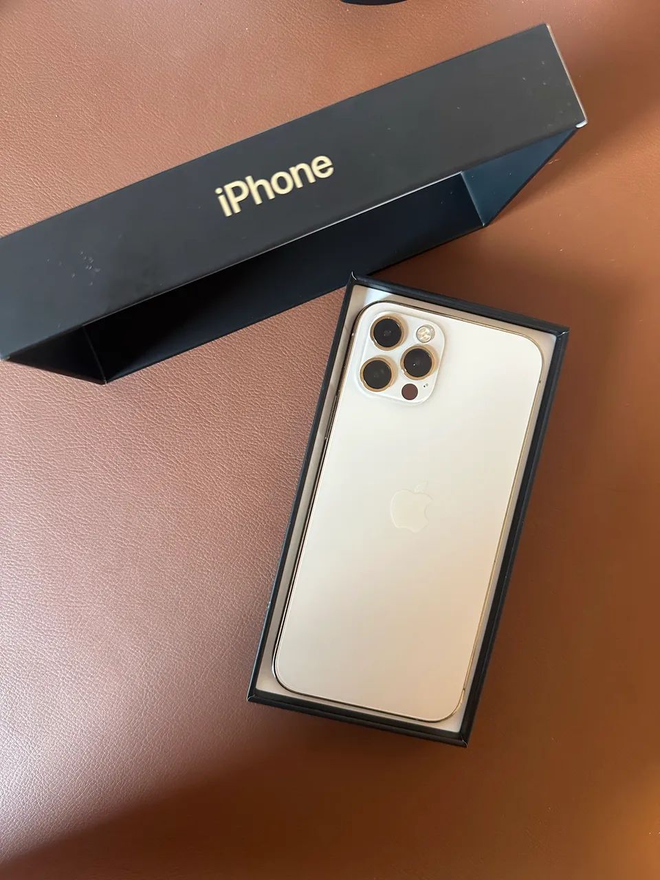 iPhone 12 Pro dourado 256GB com caixa em excelente estado