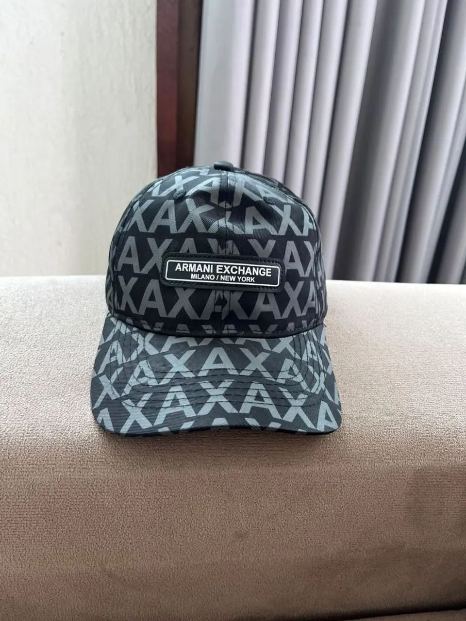 Boné Armani Exchange Preto