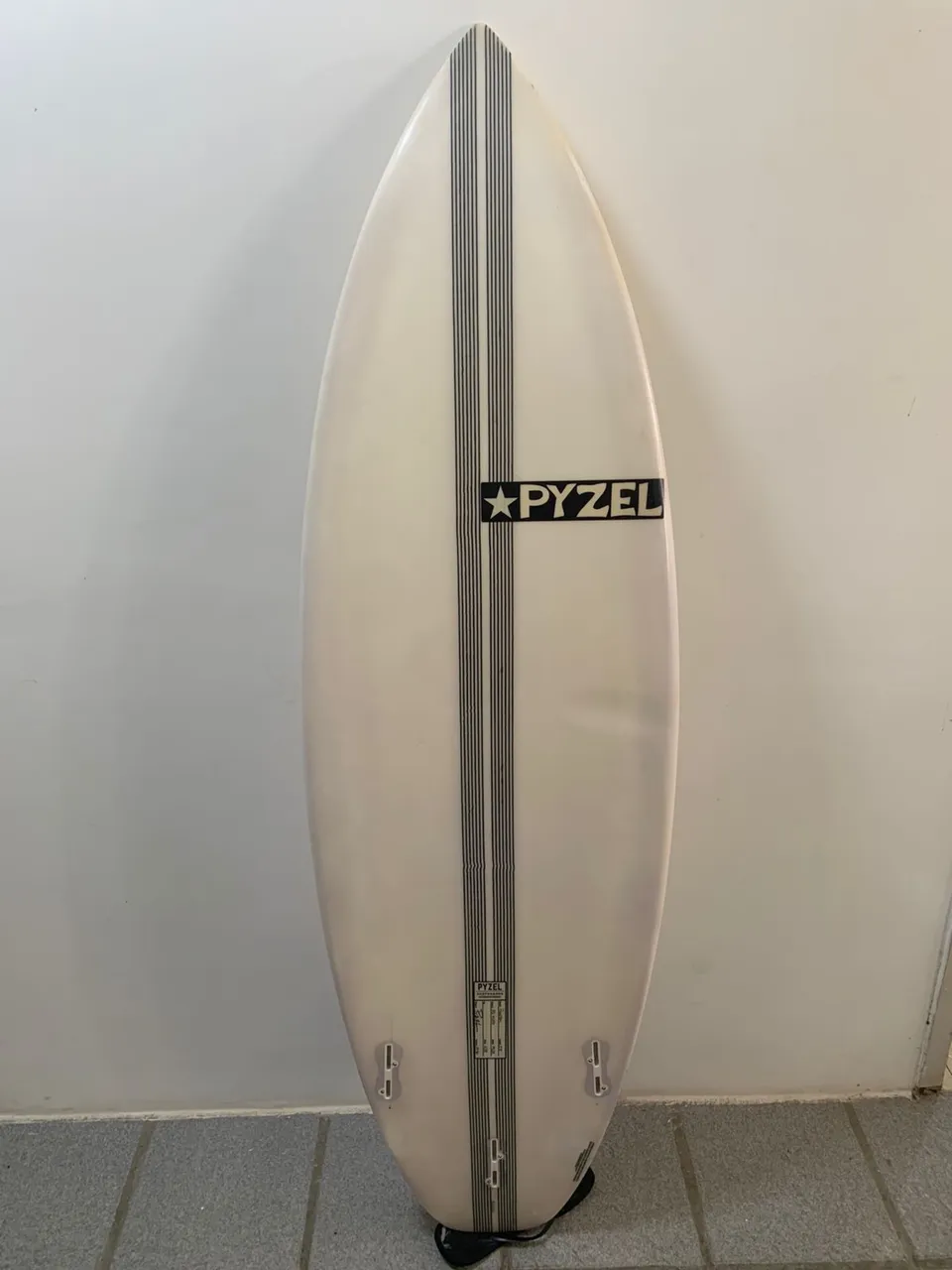 Prancha de surf Pyzel shadow 5?11? - Esportes Aquáticos - Garcia