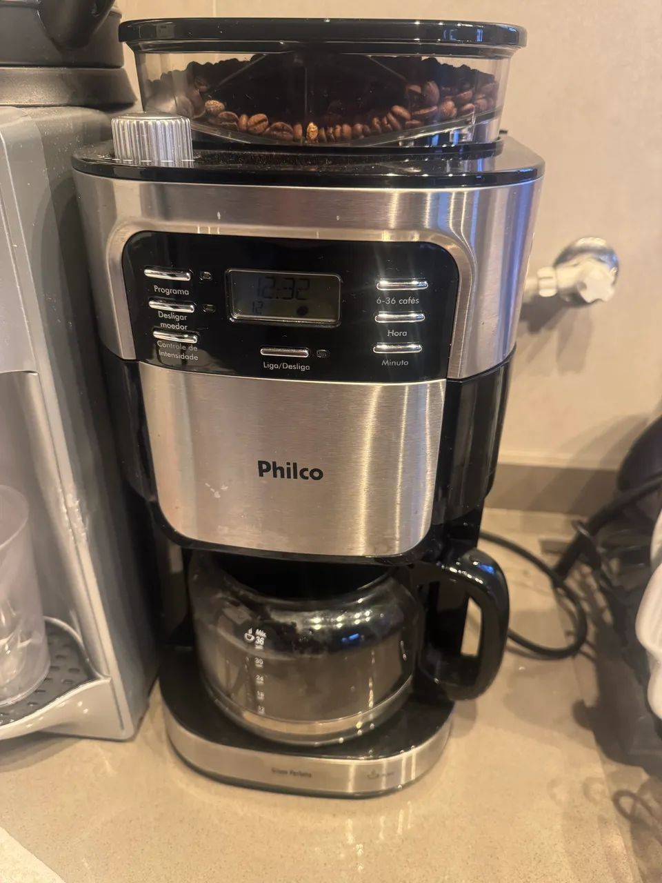 Cafeteira Philco com moedor 