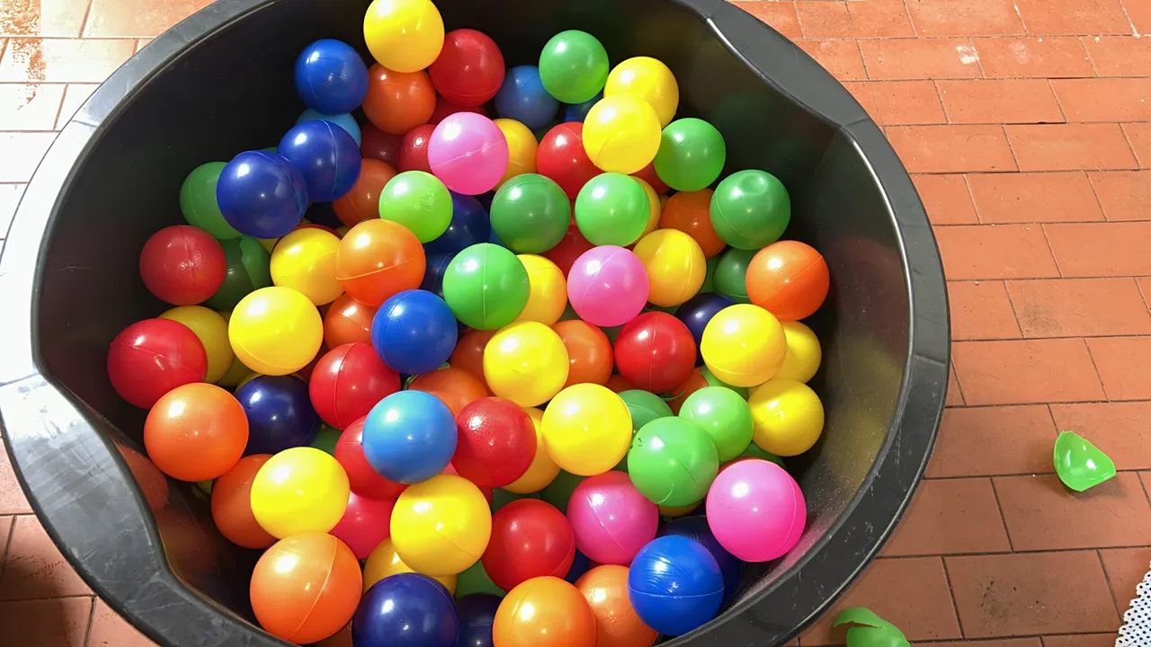180 unidades de Bolinhas para piscina 