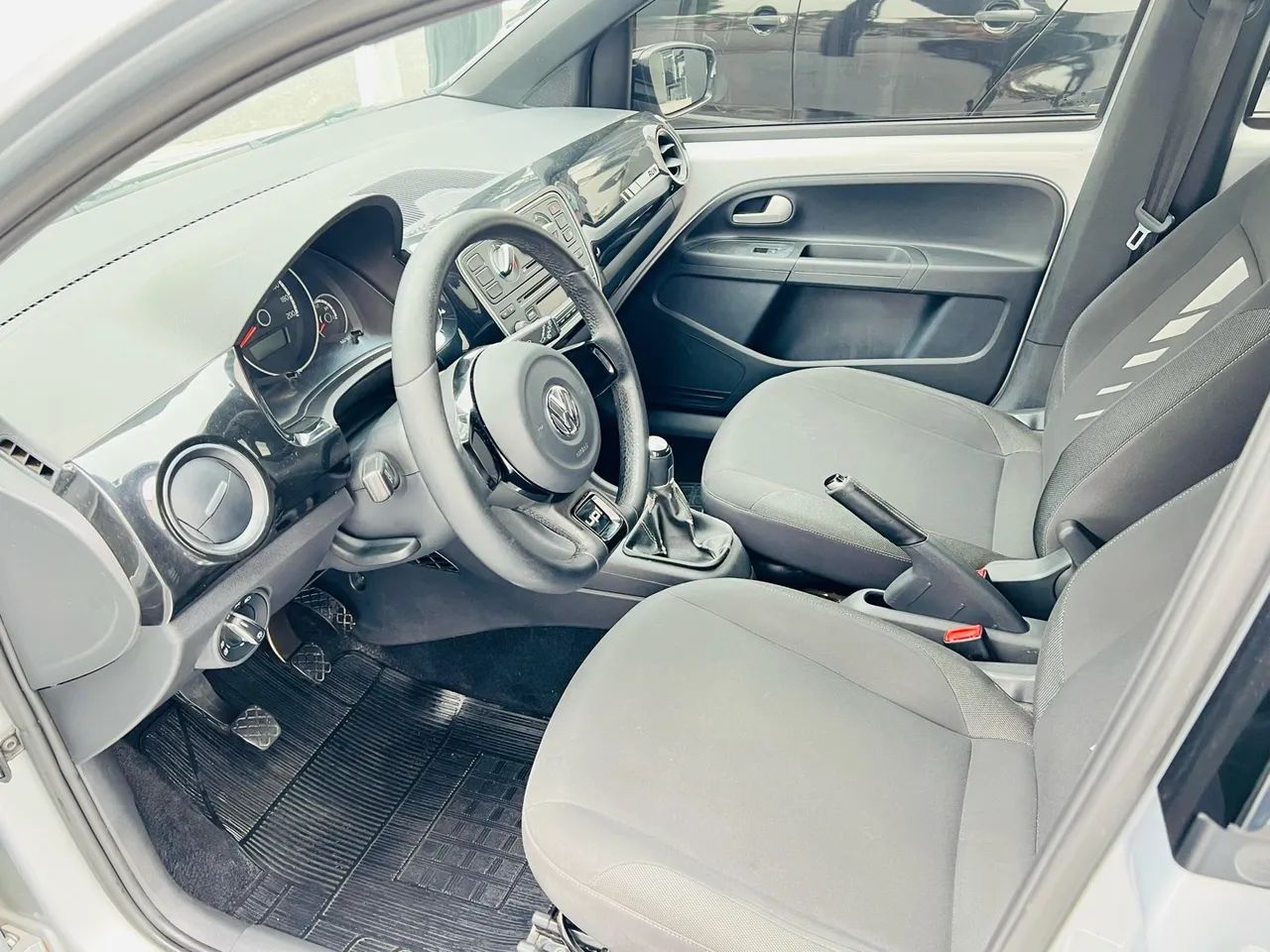 Volkswagen up! Run 1.0 Total Flex 12V 5p, foto 8 de 13