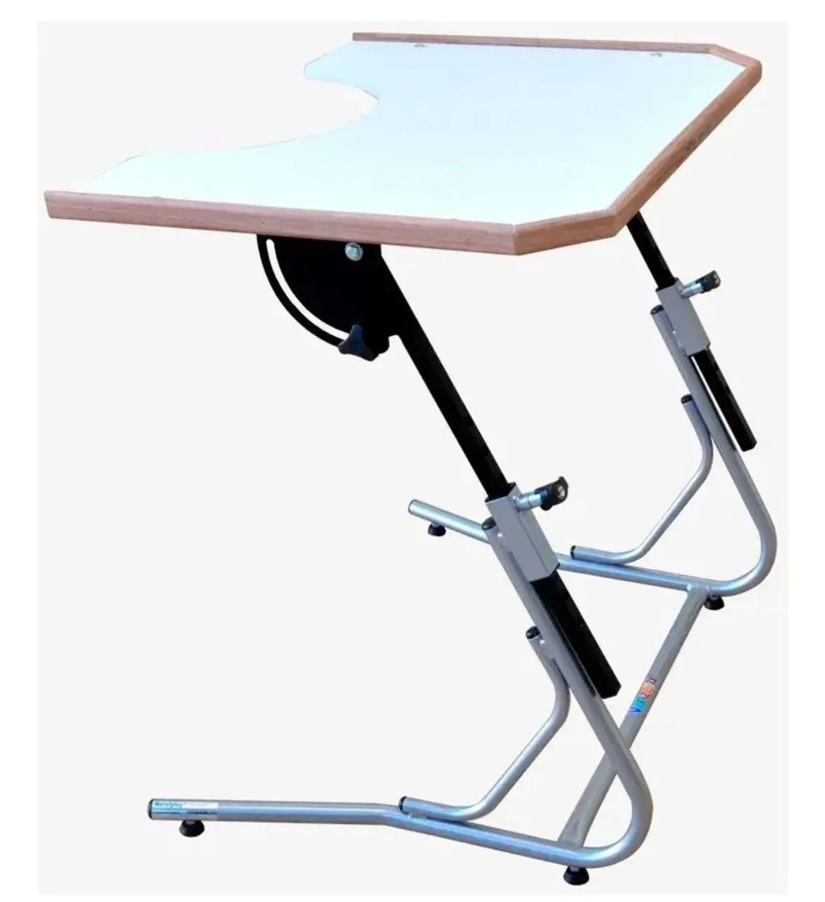 Mesa escolar adaptada para cadeirantes