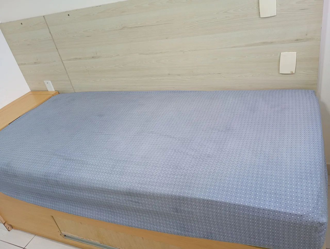Vendo cama com colchão e baú  - Foto 3