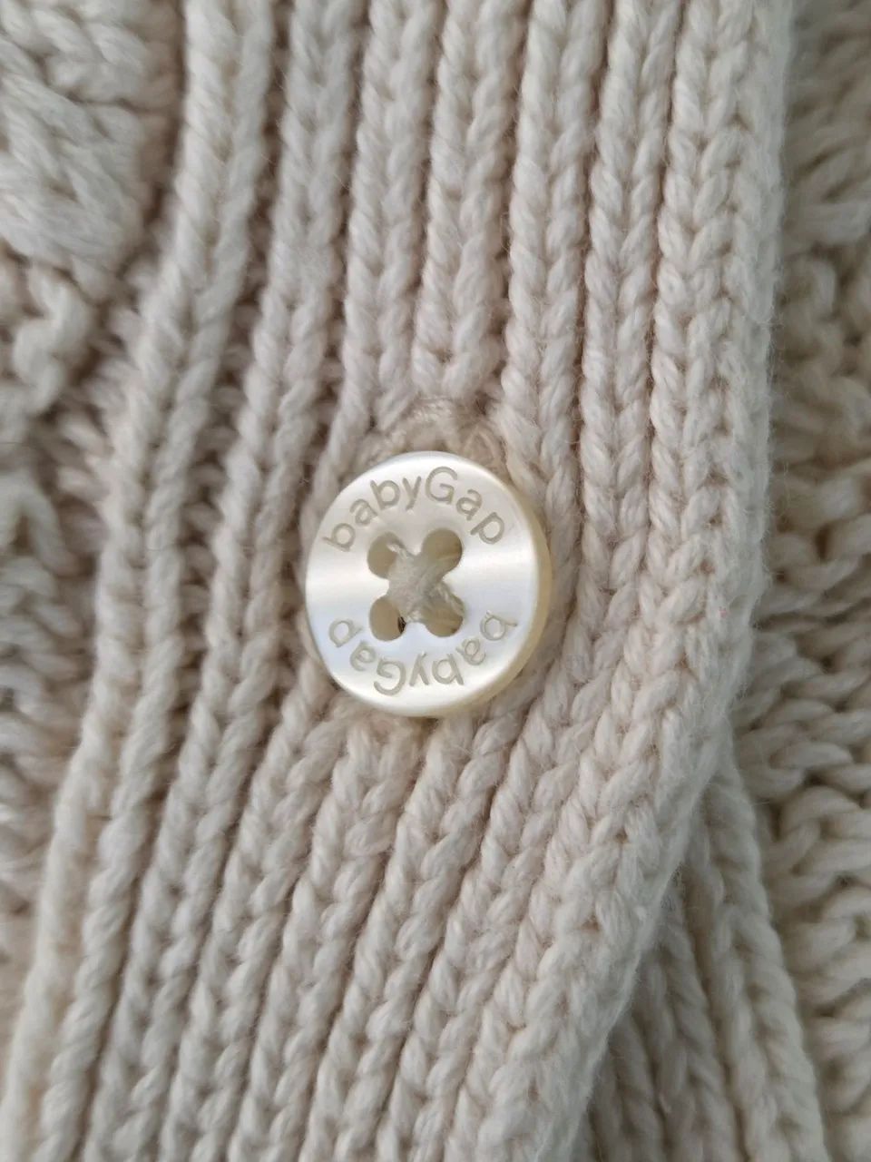 cardigan tricot baby gap bege 6-12 meses - Foto 4