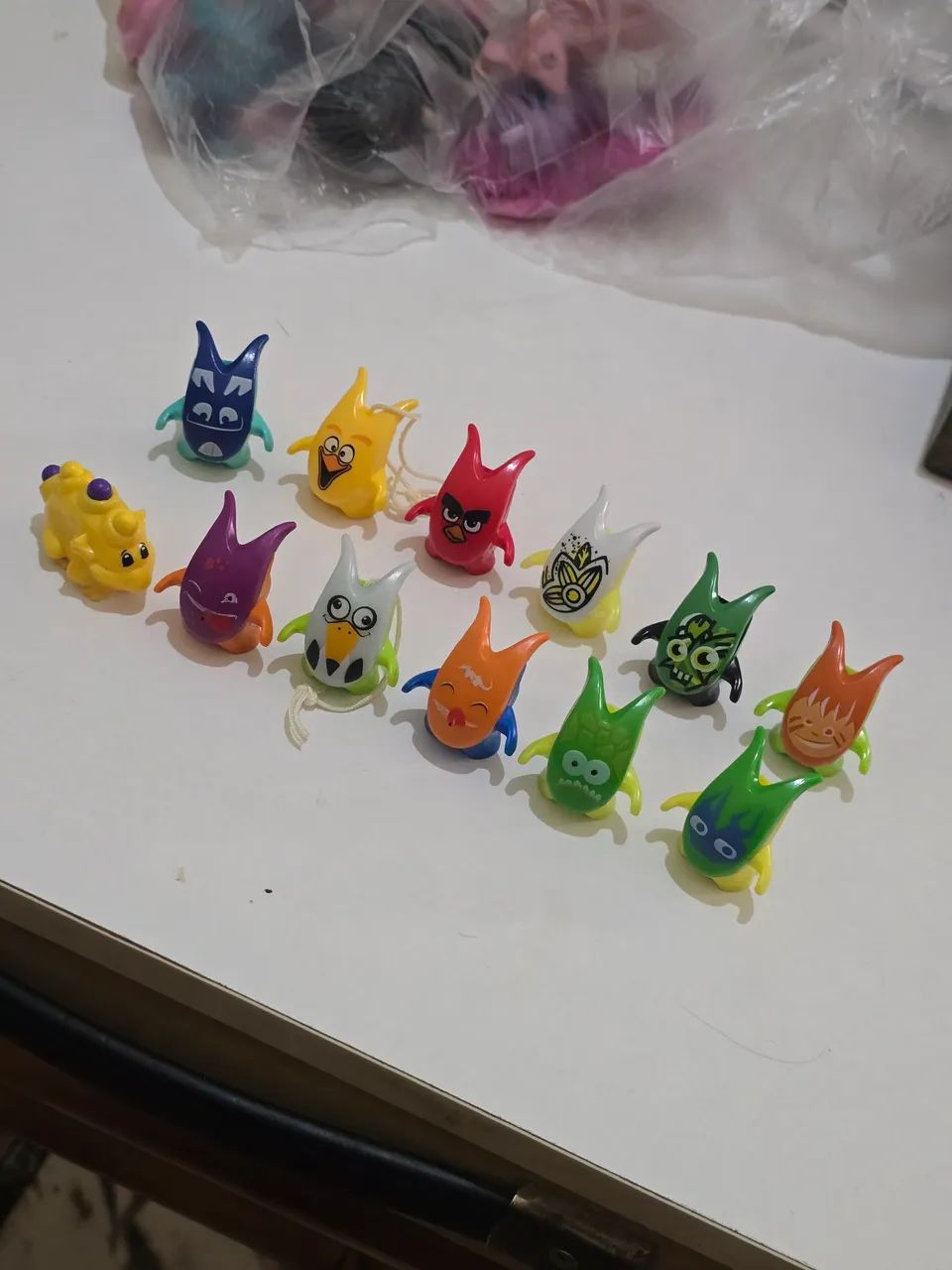 Kinder Surprise Crazy Friends colecionáveis