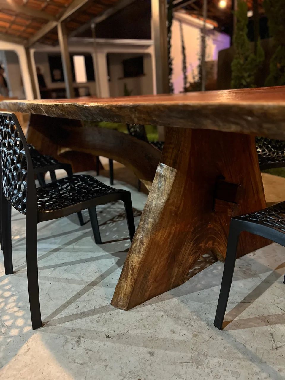 MESA RÚSTICA MACIÇA EM CEDRO - Foto 3