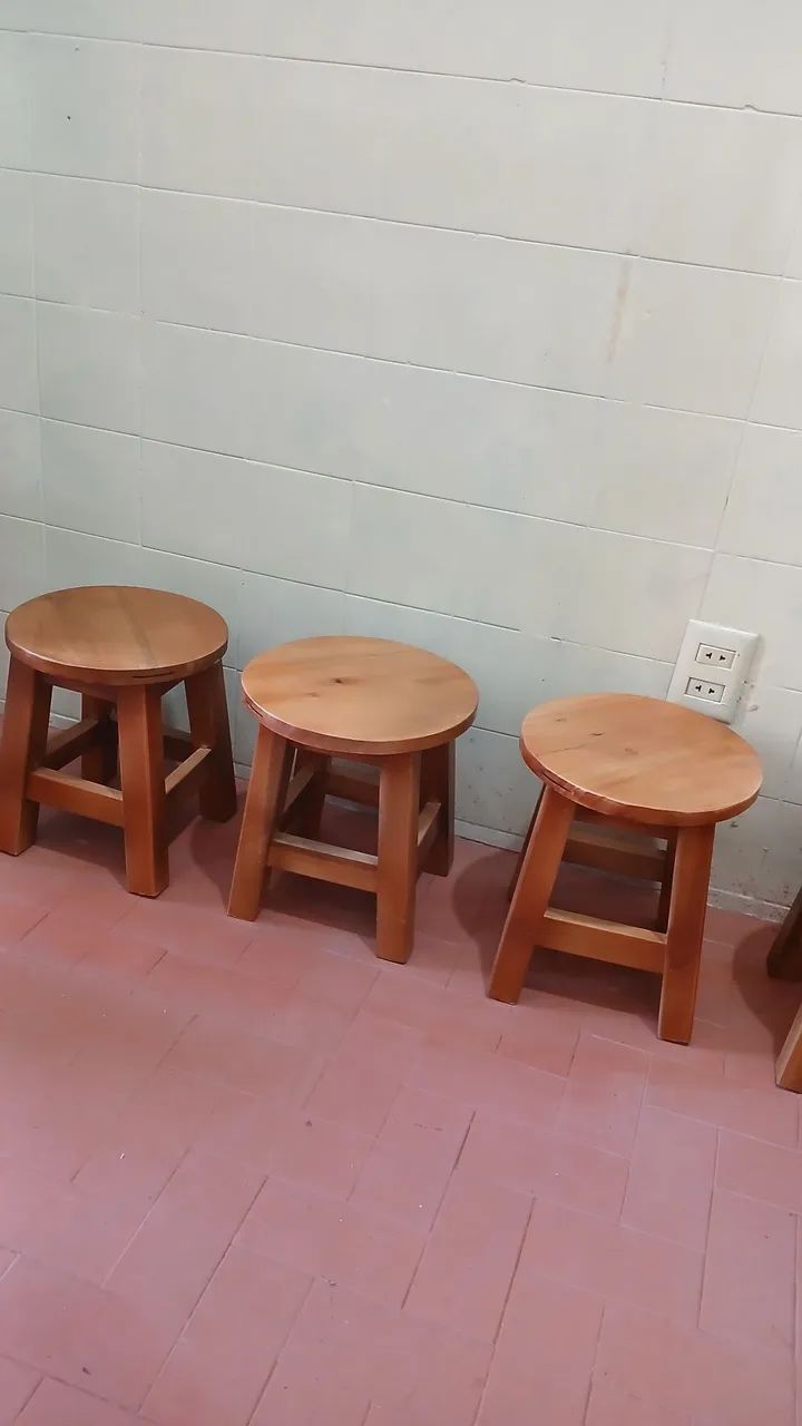 Banquetas de madeira 
