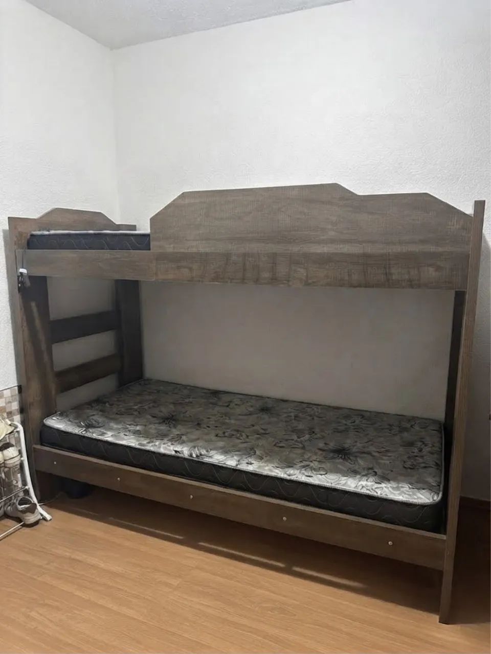 Beliche com colchão 800$ ( pouco usada )