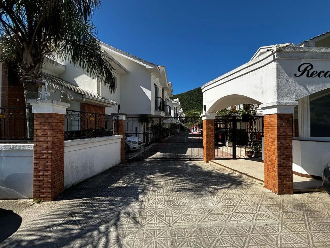 Alugo casa mensal/anual 