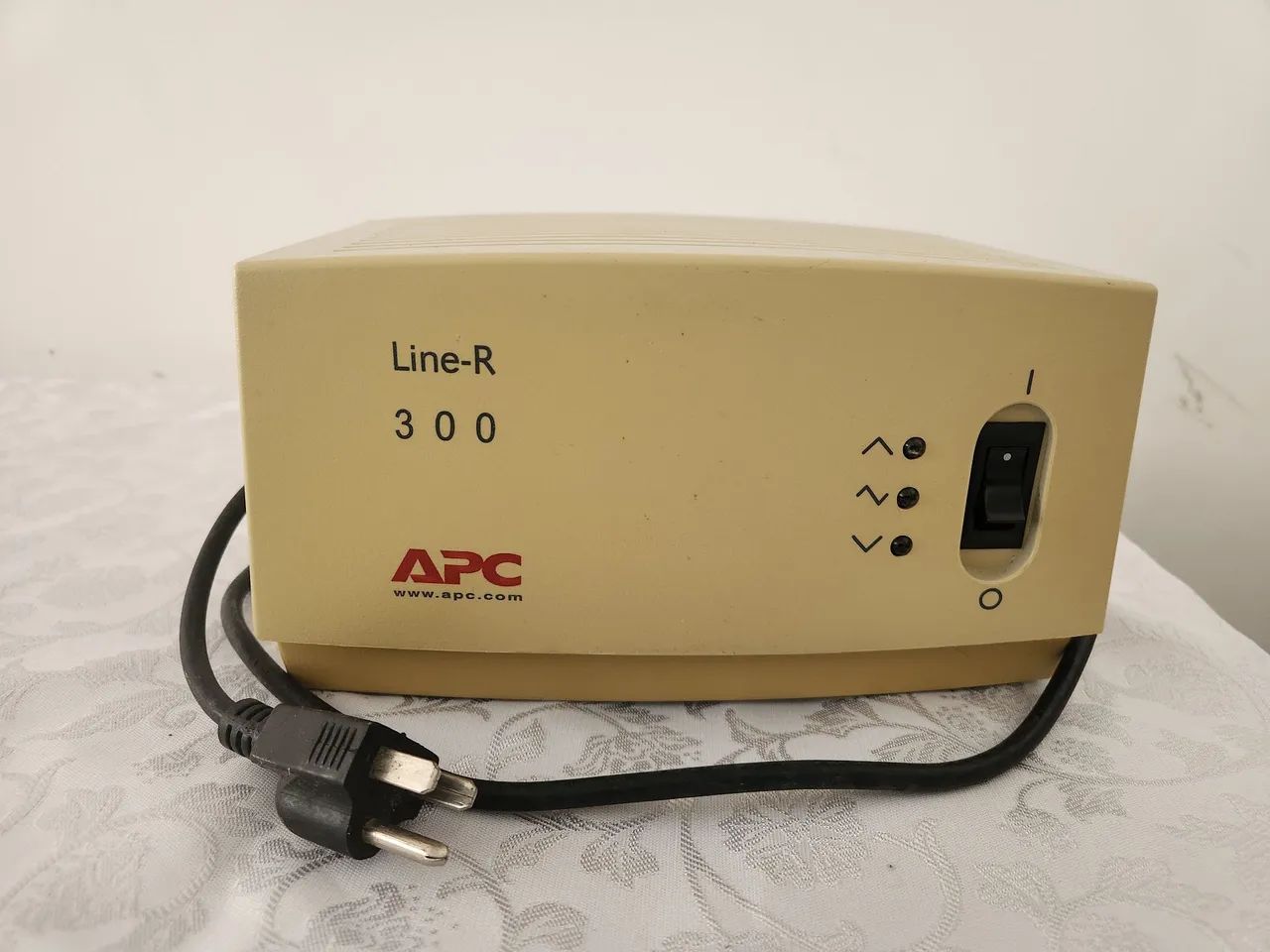 Fonte APC 300 Line-R