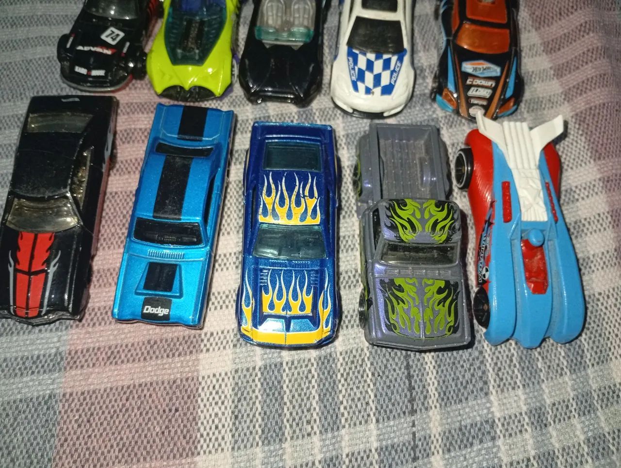 Lote 15 Carrinhos Hot Wheels Originais - Modelos Variados - Foto 2