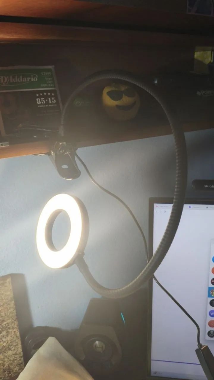 Luminária LED VILU ONE USB com Garra e Haste Flexível - Foto 2