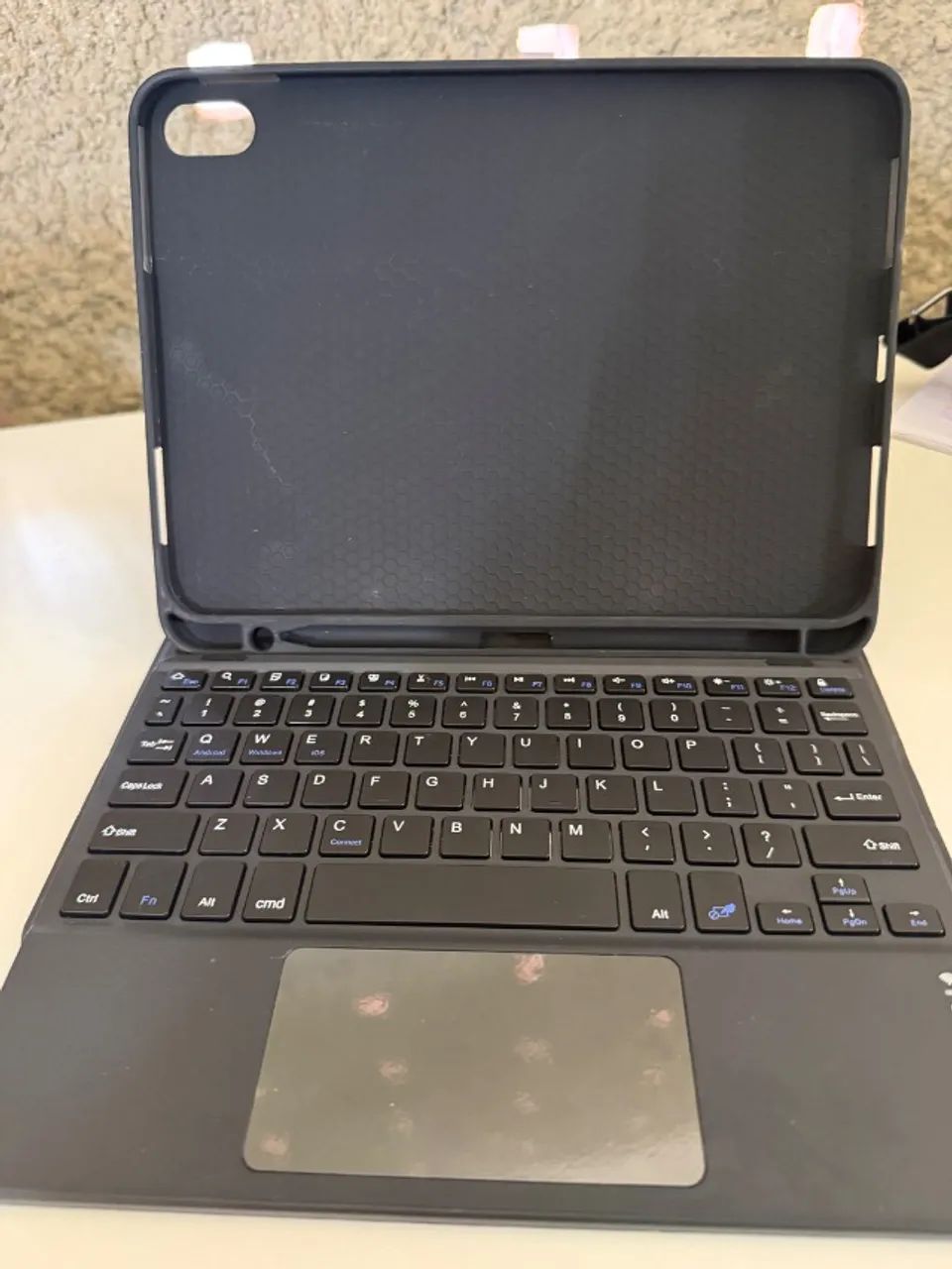 Capa com teclado para IPad 10  - Foto 4