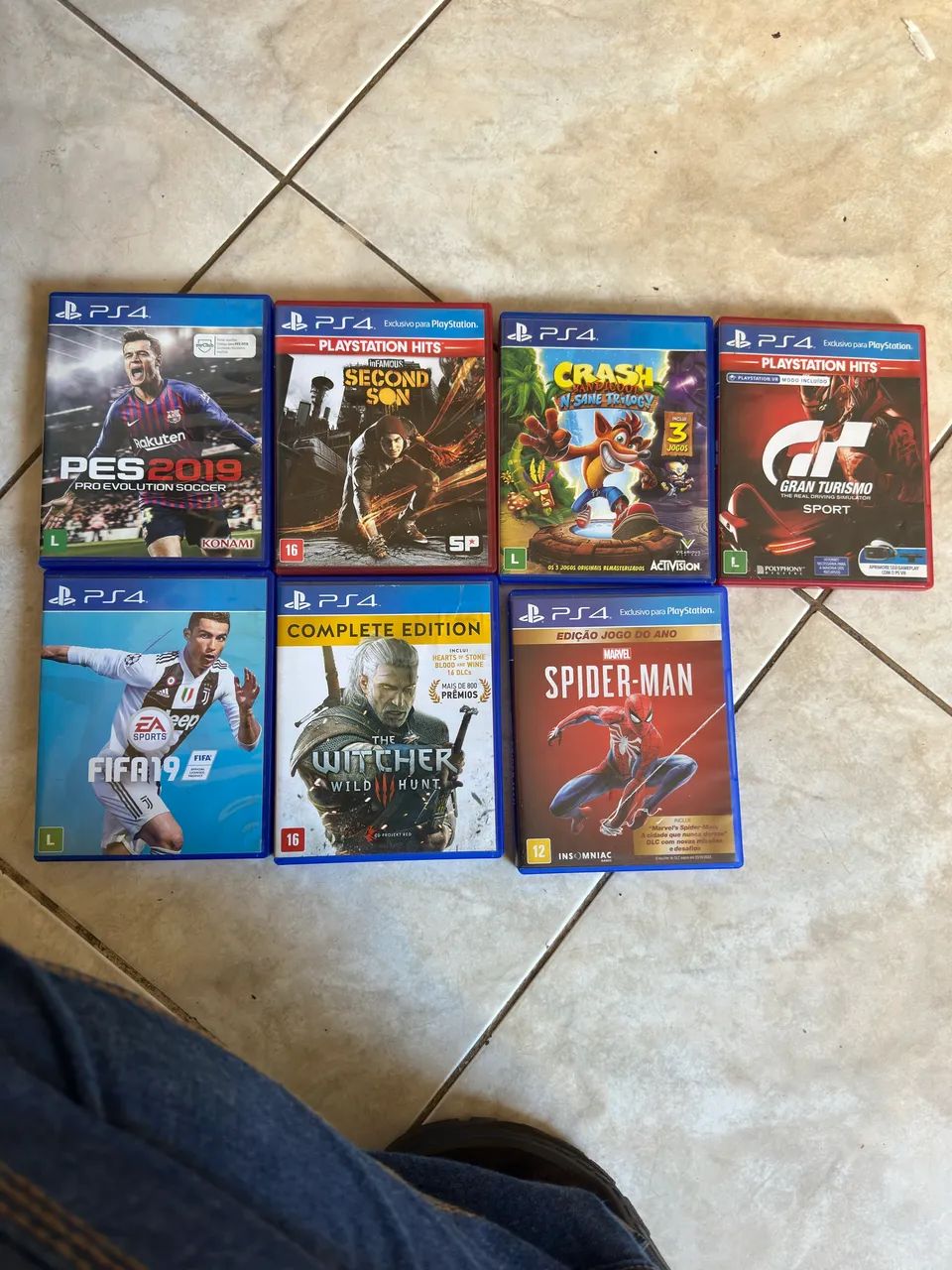 PS4 1 TB com duas manetes e jogos. - Foto 4