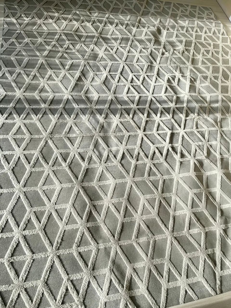 Tapete Geométrico Cinza e Branco 3,00 x 2,40m - Ótimo Estado - Foto 2