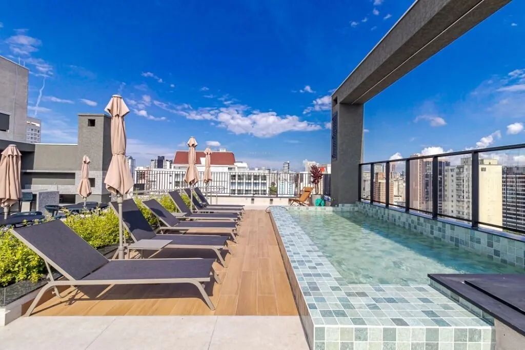 Studio moderno com 19m² e varanda à venda no Centro de Curitiba